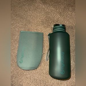 Hydracy Water Bottle NEW with original box